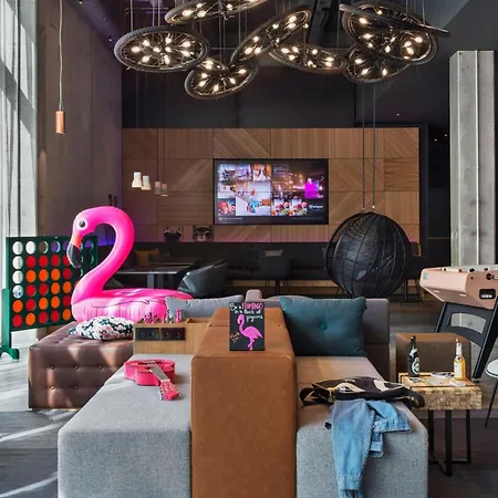 Moxy 3*
