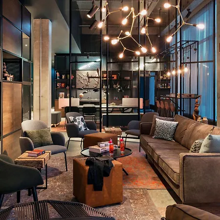 Moxy 4*