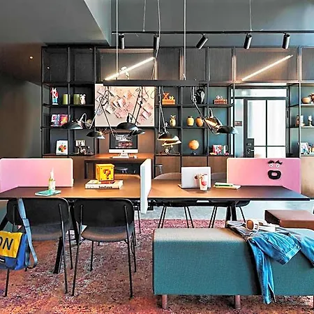 Moxy 4*