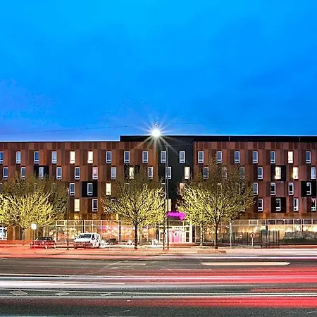 Moxy 4*