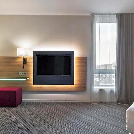 Moxy 4*