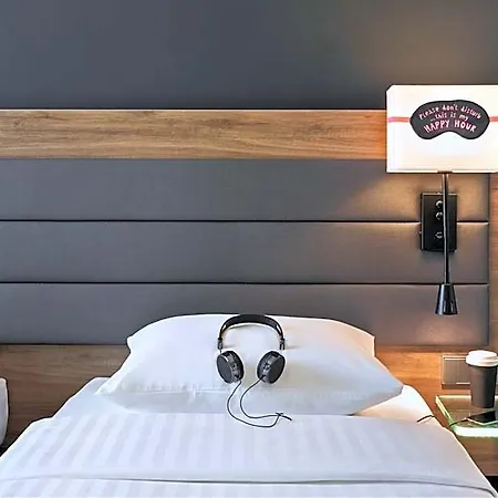 Moxy 4*
