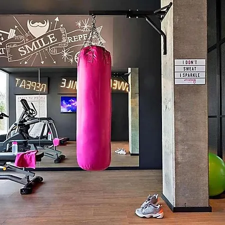 Moxy 4*