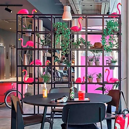 Hotel Moxy 4*