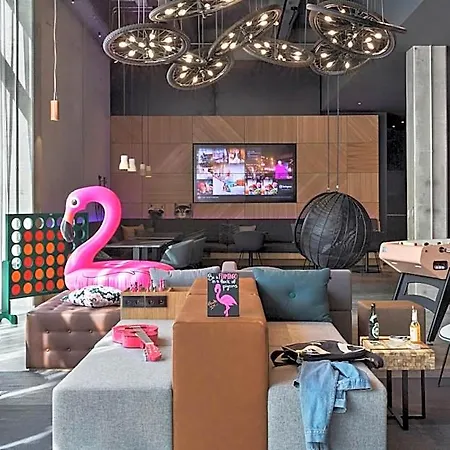 Moxy 4*