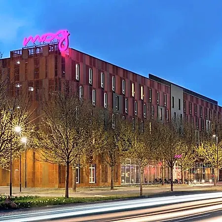 Moxy 4*