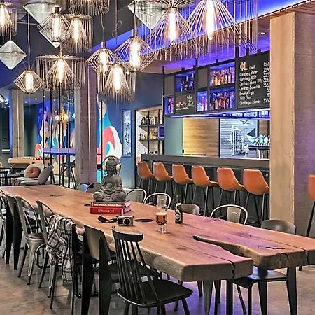 Hotel Moxy 4*