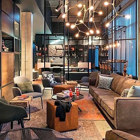 Moxy 4*