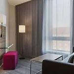 Moxy 4*